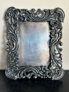 Cadre photo élégant en métal pour la décoration de la chambre à coucher, construction solide, idéal pour la table de chevet, la vitrine et la beauté - Product Image 6