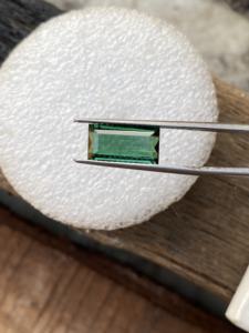 Baguette de turmalina Natural Certificada, forma de corte esmeralda, color biológico y piedras preciosas de excelente calidad para hacer joyas de 3,26 quilates. - Product Image 6