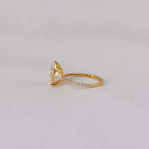 Anillo de compromiso de lujo chapado en oro de 14 quilates, corte de pera, Diamante cultivado en laboratorio, corte lateral de media eternidad, Diamante IGI, regalo sorpresa certificado - Product Image 3