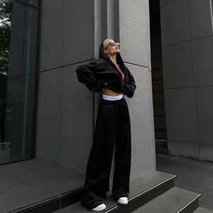 Ensemble de survêtement en velours de haute qualité personnalisé |   Nouvelle mode, pantalon large pour femmes, streetwear, ensemble décontracté pour le travail, vente en gros - Product Image 6