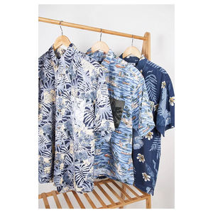 เสื้อเชิ้ตผู้ชายลายบาติกถักแบบบังกลาเทศ ผ้าโพลีเอสเตอร์น้ำหนักเบา พิมพ์ลายแบบซับลิเมชั่น ลายชาติพันธุ์ เป็นมิตรกับสิ่งแวดล้อม ระบายอากาศได้ดี เหมาะสำหรับใส่ลำลองในฤดูร้อน - Product Image 1