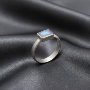 Bague fine en argent sterling 925 avec pierre de lune baguette, minimaliste, faite à la main, pour femme, fournisseur de bijoux fins en vrac unisexe - Product Image 4