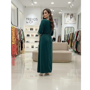 Robe de soirée modeste en velours français de luxe brodée à la main Abaya Kaftan pour femmes |   Vêtements de fête pakistanais en gros, Koweït - Product Image 6