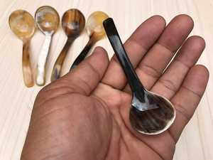 Cuchara de Cuerno de Búfalo Hecha a Mano, Ecológica, con Tema de Ángel, Forma Natural, Arte Rústico Coleccionable y Duradero - Product Image 4