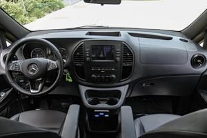 Mercedes-Benz Metris 2023 d'occasion en excellent état, conversion style Maybach - Product Image 5