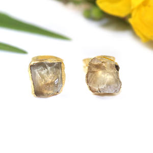 Pendientes de tuerca galvanizados de oro con piedra NATAL DE NOVIEMBRE DE citrino en bruto natural al por mayor para India - Product Image 1