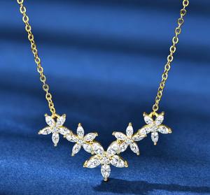 Collares de Plata de Ley 925 con Colgante de Moissanita Color D VVS1 en Forma de Cinco Flores Multicolores de Moda para Mujer - Product Image 3