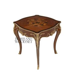 โต๊ะข้างสไตล์ฝรั่งเศสหรูหรา พร้อมลายดอกไม้ฝังประดับและตกแต่งด้วยทองเหลืองสีทองอร่าม สำหรับตกแต่งมุมห้องแบบคลาสสิก - Product Image 3