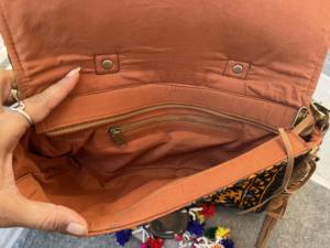 Sac à main élégant en cuir de fourrure léopard pour femmes Sac à bandoulière élégant à la main Fringe Gypsy Boho Sac à bandoulière en cuir Nouvelle collection - Product Image 6