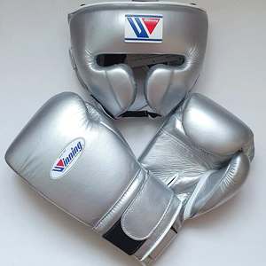 Juego de guantes de boxeo de piel de vaca con logotipo personalizado de alta calidad ganador profesional que incluye protectores de cabeza e ingle al por mayor - Product Image 3