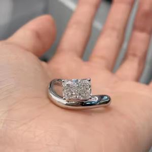 Certificat IGI 1CT Radiant Cut E VS1 Bague de fiançailles en diamant cultivé en laboratoire 14K or jaune bijoux de mariage romantiques - Product Image 1