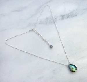 Collier Labradorite Vintage élégant pour femmes Collier de pierres précieuses Chakra élégant en argent sterling plaqué or pour les fiançailles - Product Image 3