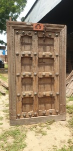 แผงกระจกด้านบนทำจากไม้สนแข็งดีไซน์โดดเด่นประตูหลักพร้อมตะแกรงไม้สำหรับบ้านสำนักงานห้องนั่งเล่นหรือใช้งานกลางแจ้ง - Product Image 2