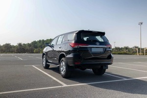 Toyota Fortuner SUV Gasolina FWD, Vehículo de Alta Calidad, 5 Plazas, Volante a la Izquierda, Sin Accidentes - Product Image 5