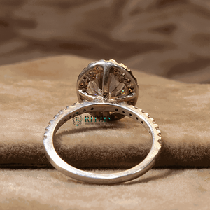 Bague de fiançailles en argent sterling avec halo de moissanite ovale et ronde et accent solitaire, sertie à griffes, pour femme - Product Image 2