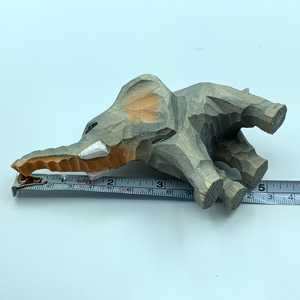Figurina elegante scultura in legno di elefante intagliato a mano - Product Image 5