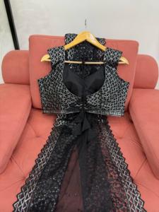 Beau saree de créateur avec travail de séquence - Product Image 3