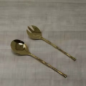 Juego moderno de cuchara y tenedor de oro para servir con asas cuadradas y acabado pulido espejo ideal para cocina, comedor y uso doméstico - Product Image 2