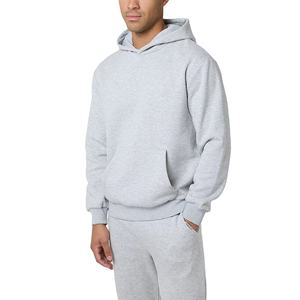 Chándal deportivo para hombre diseñado para entrenamiento y uso casual, con textura suave, tela que absorbe el sudor y estilo atlético. - Product Image 1