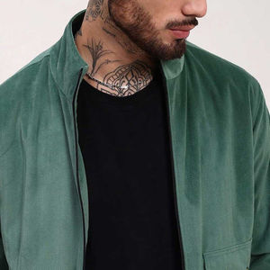 Chaqueta bomber de estilo urbano para hombre, diseñada para uso en la ciudad, que ofrece aislamiento, acabado suave y comodidad flexible durante todo el día. - Product Image 5