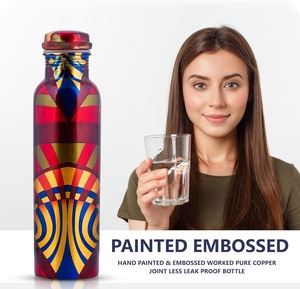 La bouteille en cuivre pur imprimée artisanale avec couvercle renforce l'immunité 1 LITRE cadeaux occasionnels pour l'anniversaire de Noël - Product Image 4