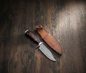 Cuchillo de Caza de Acero de Damasco Forjado a Mano de Primera Calidad con Mango de Madera Personalizable, para Supervivencia al Aire Libre y Camping - Product Image 5