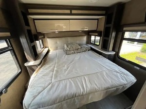 Fournisseur de camping-car d'occasion Thor Motor Coach Gemini 24TX classe B, modèle 2018, à vendre - Product Image 3