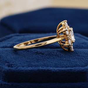 Moissanite Fleur Cluster Anneau Or Élégant Anneau Délicat Bijoux Faits À La Main Floral Design Déclaration Anneau Cadeau Pour Les Femmes - Product Image 3