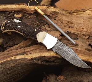 มีดพับใบมีดเหล็กดามัสกัสทำมือ ด้ามเขาสัตว์ รับผลิตตามแบบ OEM มีดพกพาสำหรับตั้งแคมป์ มีดเกรดอุตสาหกรรม - Product Image 2