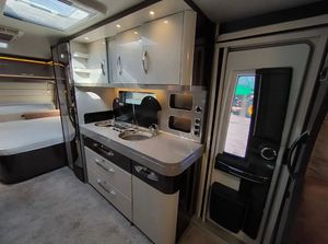 Venta al por mayor de autocaravanas personalizadas, caravanas, campistas, remolques de viaje, autocaravanas usadas/Nuevas, Autocaravanas limpias totalmente equipadas a buen precio - Product Image 5