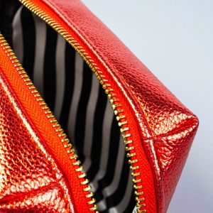 Sac cosmétique léger en PU avec fermeture éclair, qualité usine ISO BSCI, tendance, pratique pour les voyages, couleur et taille personnalisables - Product Image 4