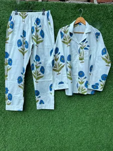 Nuevo conjunto de pijama de seda con estampado Floral para mujer, Conjunto de pijama hecho a mano con túnica - Product Image 3