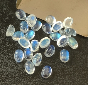 Pierre de lune arc-en-ciel naturelle de très haute qualité ovale 3x5mm - 6x8mm Cabochon dos plat pierre précieuse en vrac Super Top bleu Flashy - Product Image 2