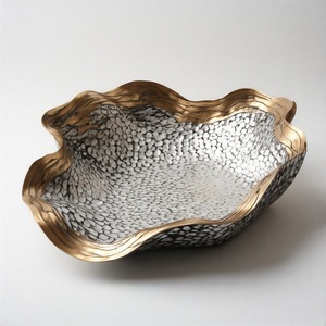 EmpireEcho Vajilla redonda Cuenco artesanal Vajilla de lujo hecha a mano para un comedor elegante y un encanto atemporal de mesa - Product Image 1