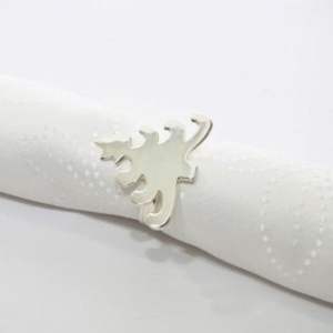 Porte-serviettes de luxe plaqué or en métal de qualité supérieure, forme personnalisable, parfait pour une décoration de fête et un repas élégants - Product Image 4