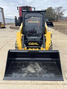 Chargeuse compacte Gehl V210 2025, moteur diesel 70 CV, grande capacité de levage, chargeuse sur pneus, système hydraulique puissant, haute performance - Product Image 2