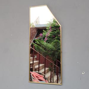 กระจกติดผนัง กระจกตกแต่งผนัง ดีไซน์โดดเด่น พร้อมการเคลือบผิวทองเหลือง - Product Image 3