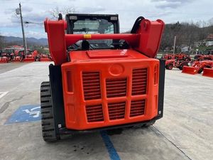รถตักตีนตะขาบขนาดเล็ก Kubota SVL90-2 เครื่องจักรแบบสกิดสเตียร์ แรงยกสูง เหมาะสำหรับงานก่อสร้างและงานเกษตร - Product Image 3