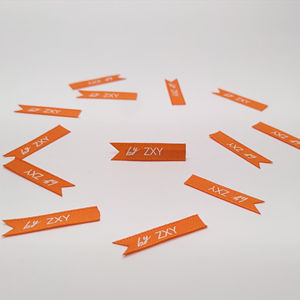 ป้ายริบบิ้นสีพิมพ์หน้าจอคุณภาพสูงแบบสั่งทำได้ป้ายธงวัสดุรีไซเคิลทำป้ายเสื้อผ้ายี่ห้อตั๋วเสื้อผ้า - Product Image 2