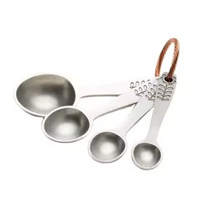 Juego de 4 Tazas Medidoras de Latón Pulido Dorado con Diseño Grabado, Perfectas para Utensilios de Cocina de Alta Calidad y Artículos de Cocina - Product Image 4