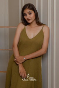 Elegante vestido verde oliva con cuello en V sin mangas con dobladillo asimétrico y pliegues suaves para vacaciones y días festivos - Product Image 4