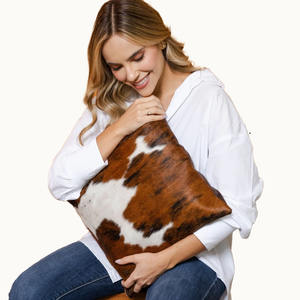 Coussin en cuir véritable fait à la main personnalisé poils de vache sur coussins en cuir - Product Image 1