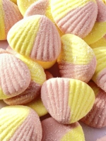Op maat gemaakte groothandel Zweedse stijl gummy visjes fles gelatinevrij veganistisch zuur zoet zacht fruit snoepfabriek cola citroen sinaasappel