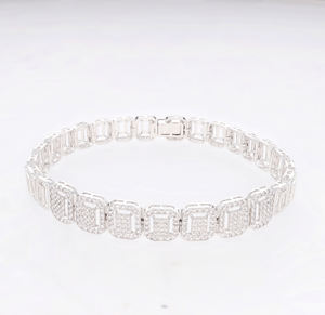 Bold 14K Gold Geometric Halo Design Bracelet con 2.77CTW Baguette natural Diamantes redondos Lujoso aspecto llamativo" - Product Image 1