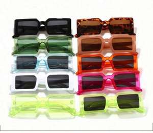 Lunettes de soleil tendance 2022 pour femmes, vente en gros, boutique, pas chères, petites, roses, carrées, rectangulaires, blanches, vertes, en polycarbonate - Product Image 1
