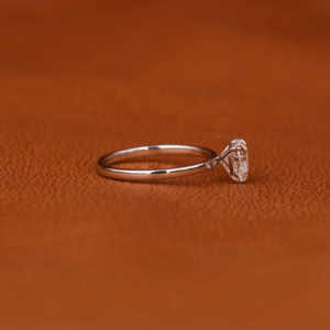 Elegante Anillo de Bodas de Oro Blanco Sólido de 14 Quilates con Certificado IGI, Moderno Solitario con Engaste de Bisel en Forma de Corazón, Estilo Clásico Personalizado - Product Image 6