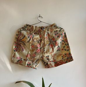 ชุดนอนผ้าฝ้ายคอวีของผู้หญิงไซส์พิเศษชุดนอนพิมพ์ลายดอกไม้ผ้านุ่มกางเกงขาสั้นพิมพ์ลายดอกไม้สำหรับใส่อยู่บ้าน - Product Image 3