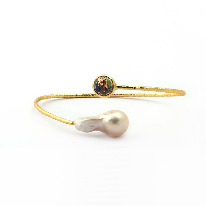 หลายสีขาว