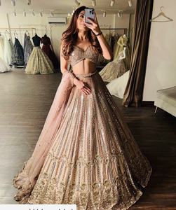 Vêtements de créateur FABZONE, Lehengas Choli Dupatta en soie Georgette, lourd, brodé à la française, avec des sequins, du travail de miroir en papier, indien/pakistanais - Product Image 4