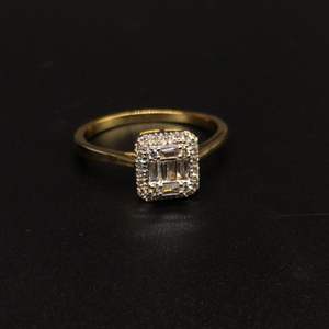 Exquisito anillo de compromiso de oro de 14 quilates con pieza central de diamante Baguette y anillo de Halo con incrustaciones de diamantes brillantes - Product Image 2